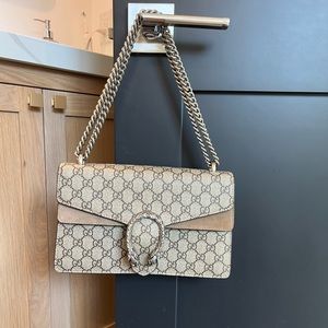 Small shoulder bag. Only used once. Condition like new.